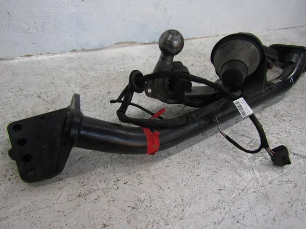Crochet de remorquage Mercedes GLB OEM A1775400311 - Occasion image 7