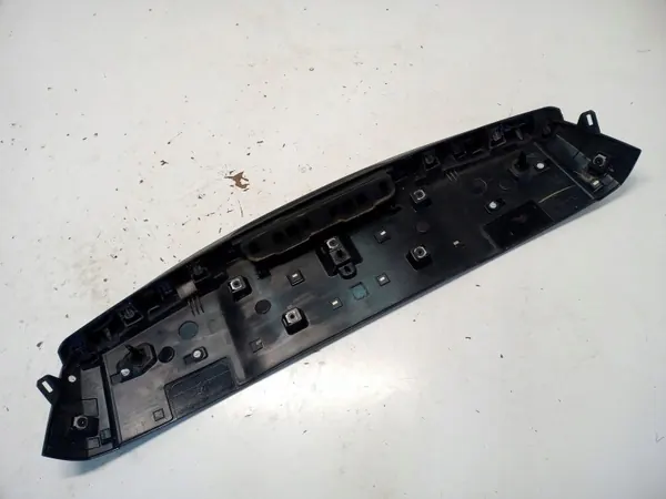 Spoiler de hayon OEM 9825814080 pour Peugeot 2008 II image 4