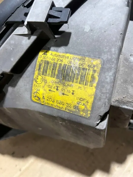 Rechter Voorlamp Mercedes-Benz W203 A2038203261 image 3