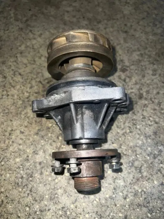 Bomba de água BMW 5 E39 525tds OEM 11510032679 image 2