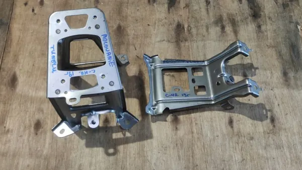 Support de tunnel Toyota C-HR pour accoudoir OEM 2016-2022 image 2