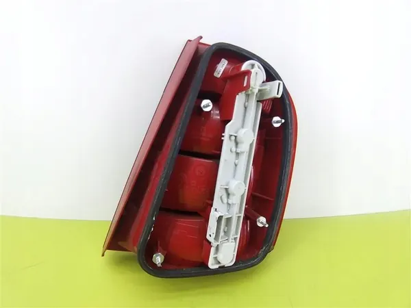 Luz trasera izquierda Skoda Fabia I Lift Hatchback 1999-2008 image 3