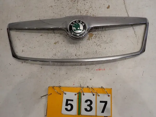 Chrome Grille SKODA OCTAVIA II LIFT 08- 1Z0853661A image 2