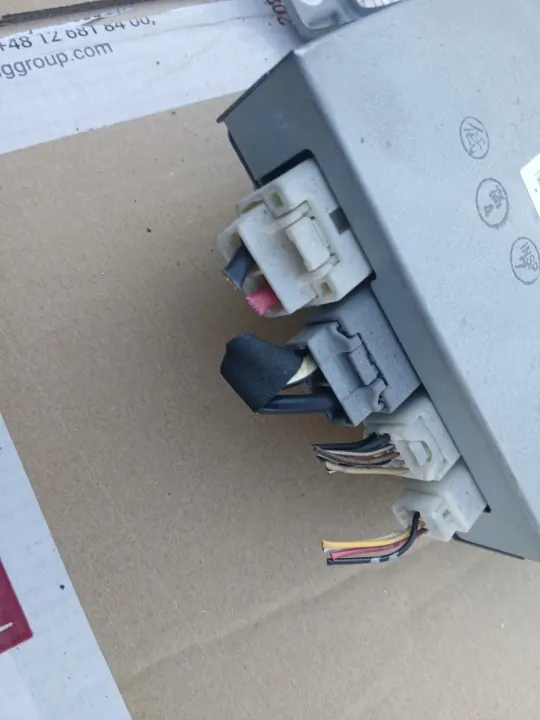 Toyota Yaris I Ohjausyksikkö OEM 89650-0D011 image 3