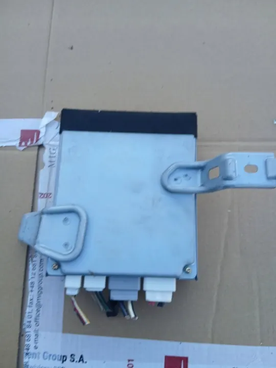 Toyota Yaris I Ohjausyksikkö OEM 89650-0D011 image 4