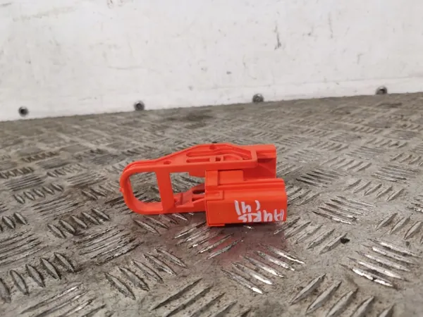 Toyota Auris Pyrotechnische klem OEM FBZ13273 image 2