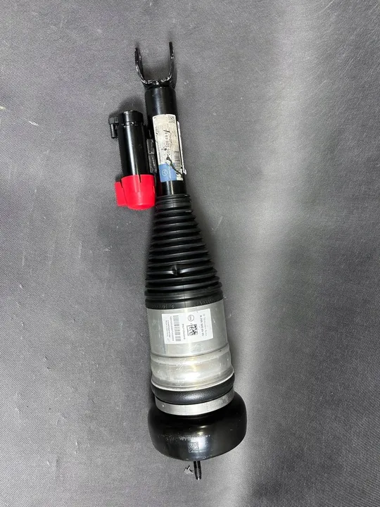 Fram Höger Stötdämpare Mercedes C-Klass AMG W205 A2053204868 image 2