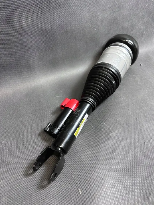 Fram Höger Stötdämpare Mercedes C-Klass AMG W205 A2053204868 image 3