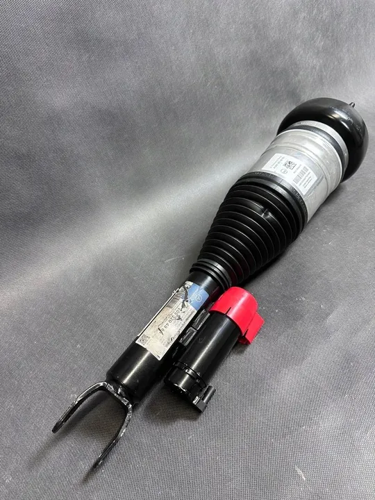 Fram Höger Stötdämpare Mercedes C-Klass AMG W205 A2053204868 image 6