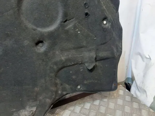 Mercedes motorkapisolatie OEM A2076820626 - Gebruikt image 5