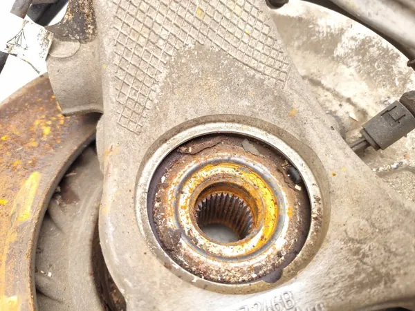 Moyeu de roue avant Porsche Taycan OEM 9J1407246B image 3