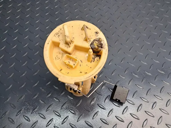 Brandstofpomp met drijver BMW E46 320d M47N 150 PK OEM 6 768 488 image 2