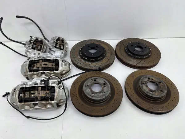 MERCEDES W204 C63 AMG Bremsscheiben & Bremszangen Set image 2