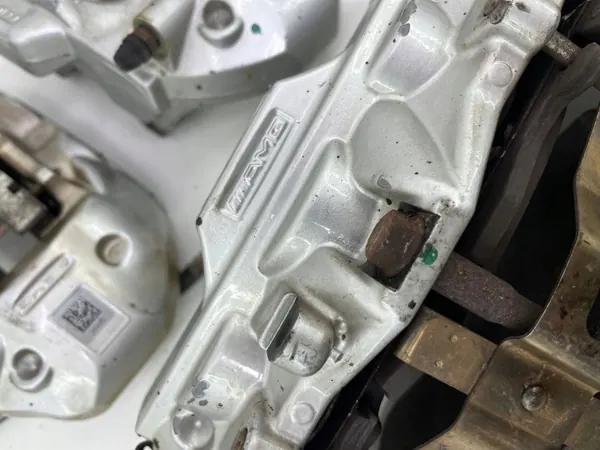 MERCEDES W204 C63 AMG Bremsscheiben & Bremszangen Set image 6