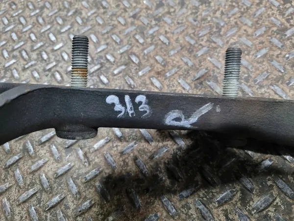 Framdiff fäste Cadillac Escalade 2007 15201932 image 7