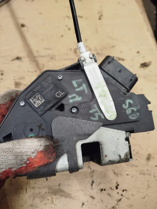 VOLVO S60 hintere linke Türschloss OE image 2