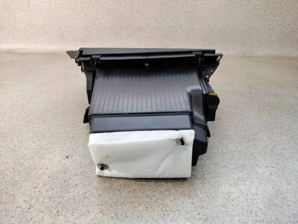 Passagerarhandskfack OEM 681081375R13 för Renault Clio V image 6