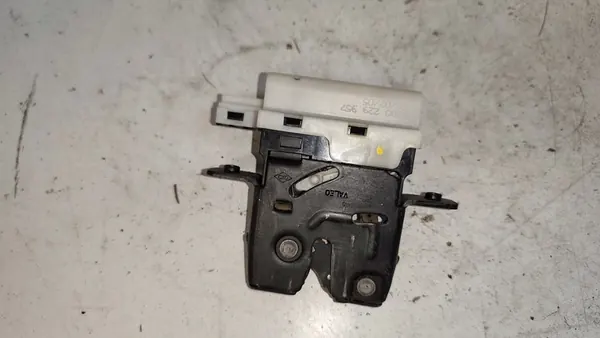 Renault Laguna II Baklucka Lås 4-Pin OEM 8200229957 image 2