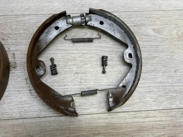 Bromsbelägg bak VW Touareg 3.0L OEM 7P0698545 image 10