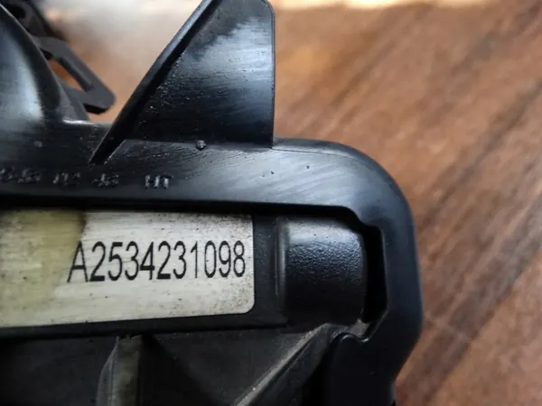 Oikean puolen käsijarrumoottori Mercedes W205 W253 image 3