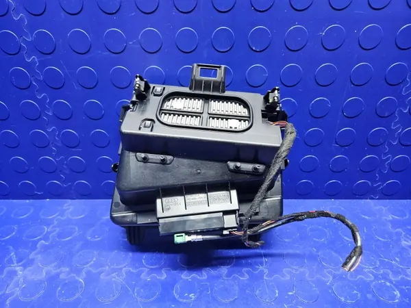 Panneau chargeur sans fil Audi A3 8Y OEM 8Y1864131 image 8