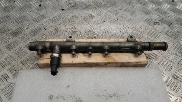 Rampa de injeção Volvo V40 S40 1.9 DCI OEM 0445214024 image 2