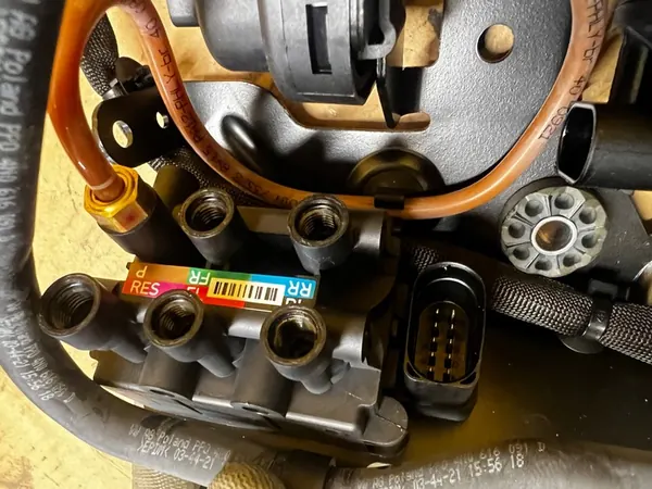 Compressore Sospensione Audi A8 D5 image 4