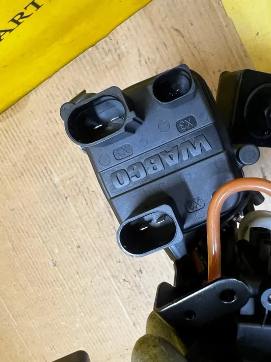 Compressore Sospensione Audi A8 D5 image 5