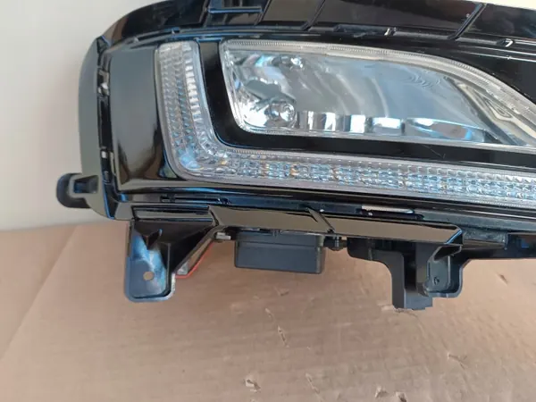 Hyundai Tucson Grill OEM 92202-D7600 Höger Halogen/LED image 5