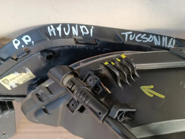 Hyundai Tucson Grill OEM 92202-D7600 Höger Halogen/LED image 9
