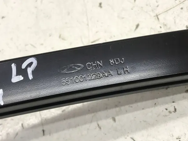 CHERY OMODA 5 C5 2025 Guidage de Fenêtre Avant Gauche OEM 551001229AA image 6