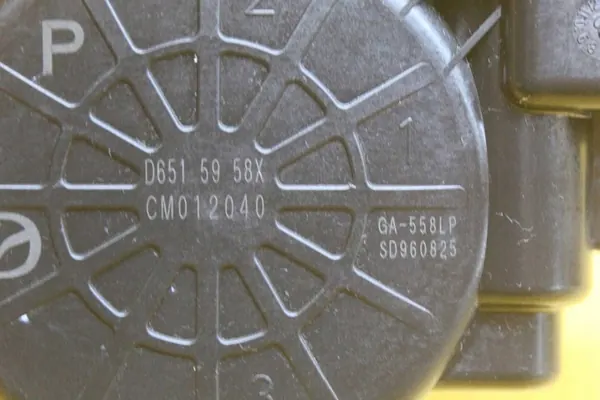 Motor de ventana delantero izquierdo Mazda 3 II D6515958XB image 10