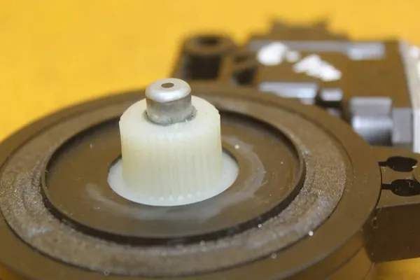 Motor de ventana delantero izquierdo Mazda 3 II D6515958XB image 8