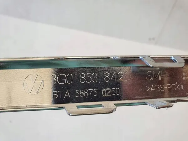 VW PASSAT B8 Kromilistat Takaluukku 3G0853842 image 2