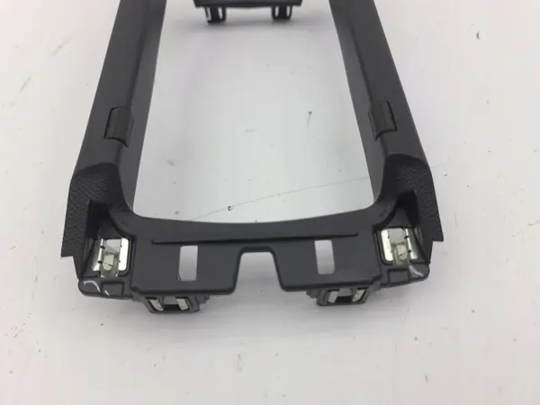 Tunnellockram OEM 116767A0 för Peugeot 208 II image 7