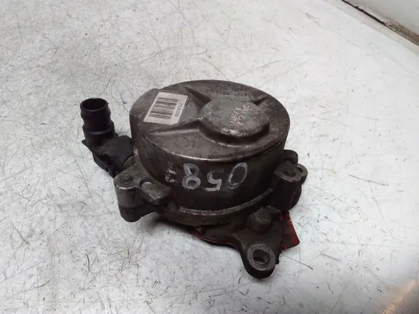 Imupumppu RENAULT TRAFIC II MINIBUS 2.0L diesel OEM 781547B image 3