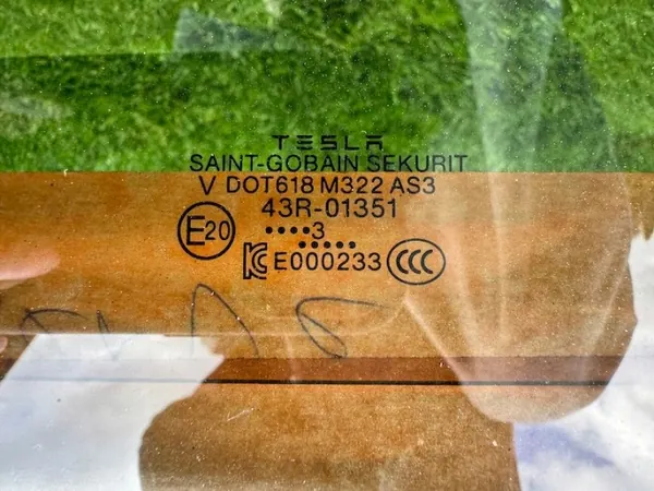 Tesla Model Y Achterklepglas OEM 1619890-00-C image 4