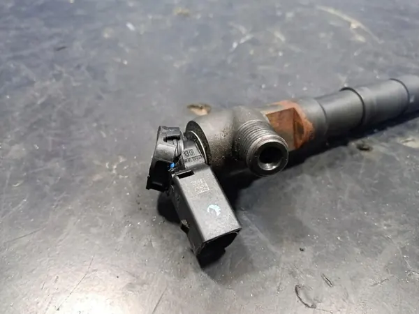 Iniettore VW CRAFTER T5 T6 03N130277M image 3