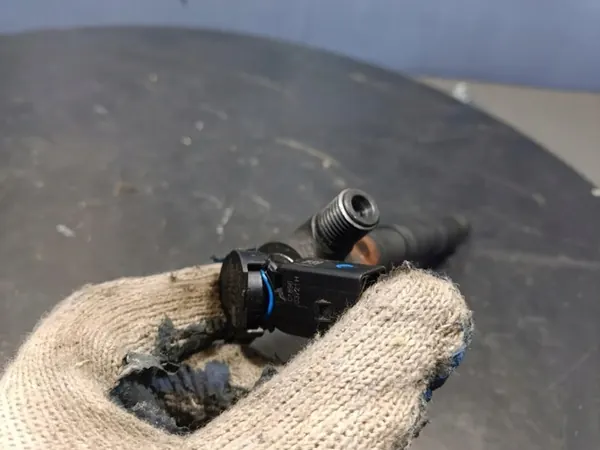 Iniettore VW CRAFTER T5 T6 03N130277M image 4