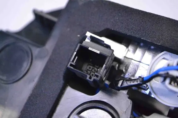 Peugeot 3008 II 2017 Luz Trasera de Maletero Derecha image 4