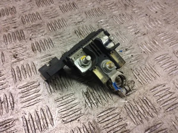 Nissan batterij relais zekering OEM 240115FP68 image 2