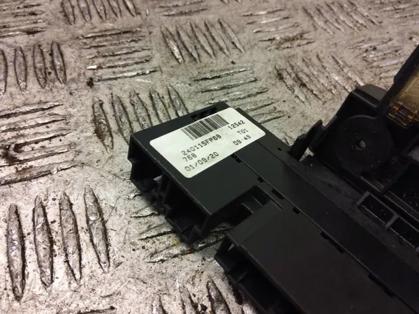 Nissan batterij relais zekering OEM 240115FP68 image 8