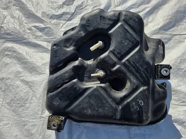 AdBlue-säiliö OEM 8R0131877 Porsche Macan Audi Q5:lle image 3