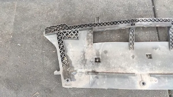 AUDI Q5 8R Tampa de Parachoque Dianteiro 8R0807233 image 2