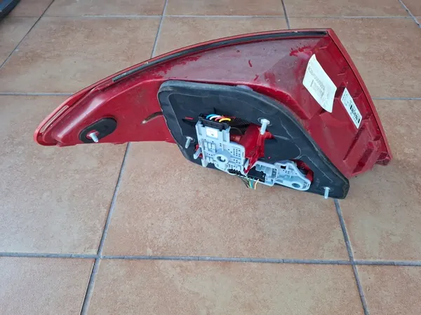 MERCEDES W204 SEDAN COUPE LIFT 11-14 ACHTER RECHTS LED A2049060503 image 2