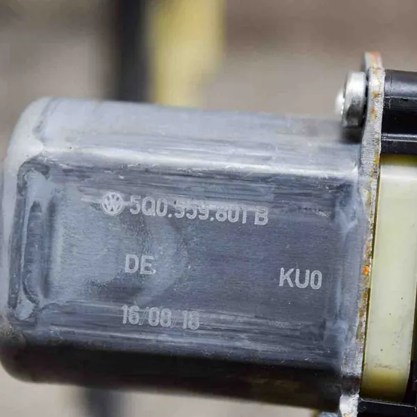 Elevador de vidro porta traseira direita SKODA OCTAVIA III 5E0837461B image 7