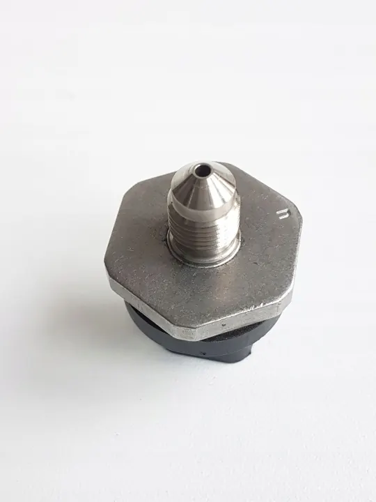 Sensor presión combustible BMW OEM 0261545122 - Usado image 5