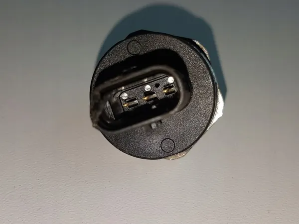 Sensor presión combustible BMW OEM 0261545122 - Usado image 6