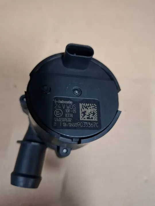 Bomba de circulação Webasto usada OEM 9035367C image 3