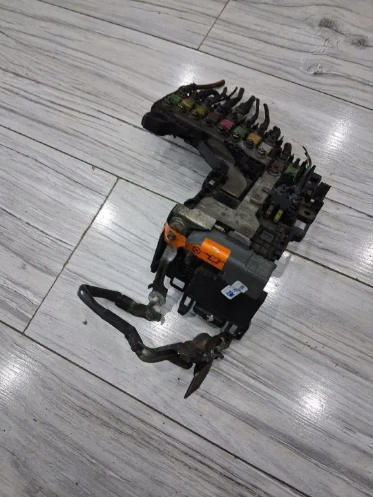 Módulo Voltaje Batería 380 usado para Citroen C4 II DS4 image 2